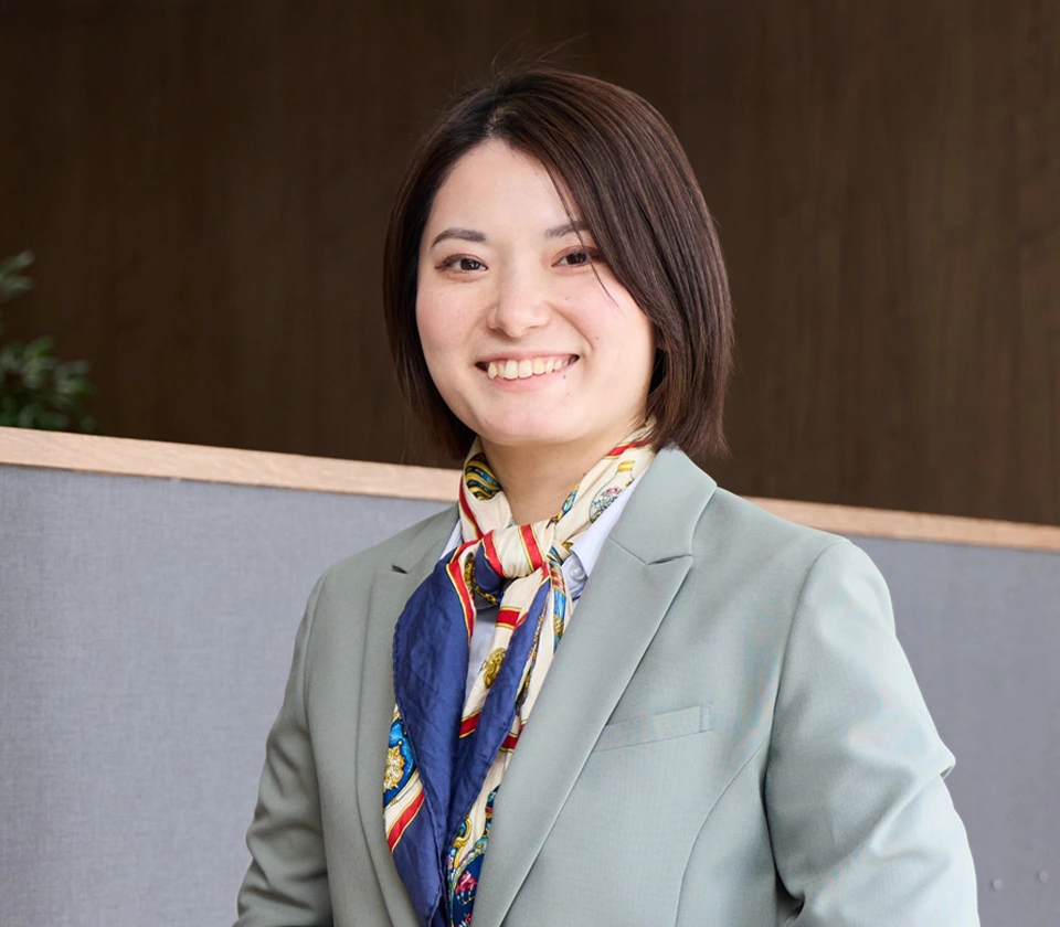 査定員がお品物を確認する様子