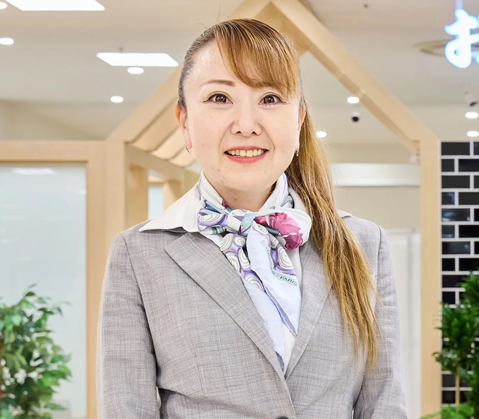 査定員がお品物を確認する様子