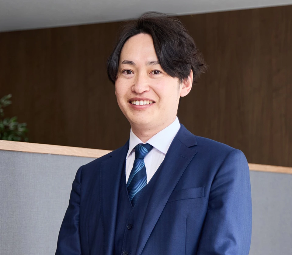 査定員がお品物を確認する様子