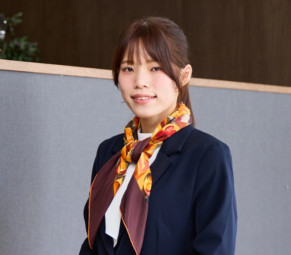 査定員がお品物を確認する様子