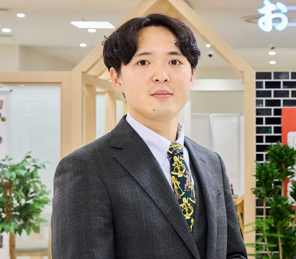査定員がお品物を確認する様子