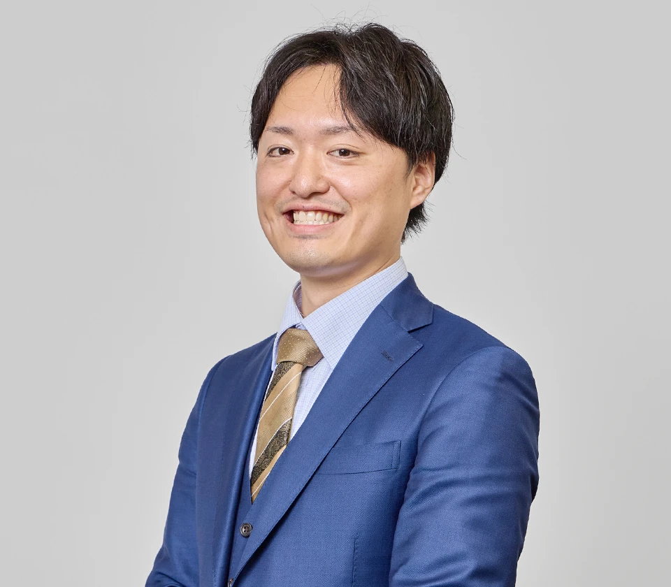 査定員がお品物を確認する様子